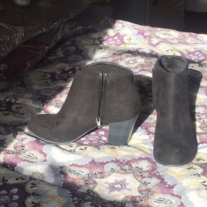 Old Navy Boots size 10